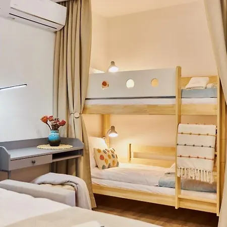 アパート Golden Hour Apartments- Plac Slowianski 26 シフィノウイシチェ