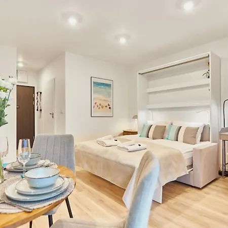 Golden Hour Apartments- Plac Slowianski 26 シフィノウイシチェ