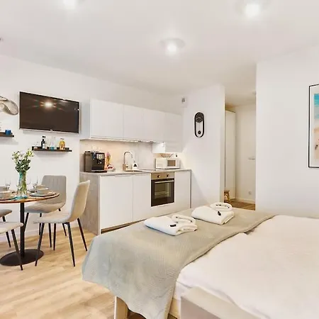 Golden Hour Apartments- Plac Slowianski 26