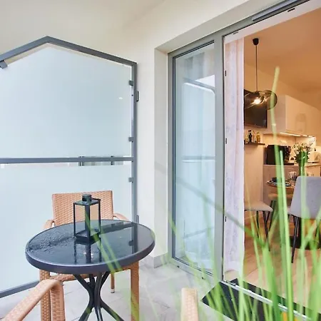 アパート Golden Hour Apartments- Plac Slowianski 26 シフィノウイシチェ