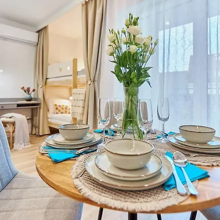 Golden Hour Apartments- Plac Slowianski 26 슈비노우이스쳬